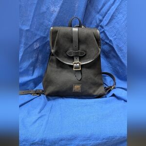 FILSON WOMEN'S BLACK DRAWSTRING BACKPACK